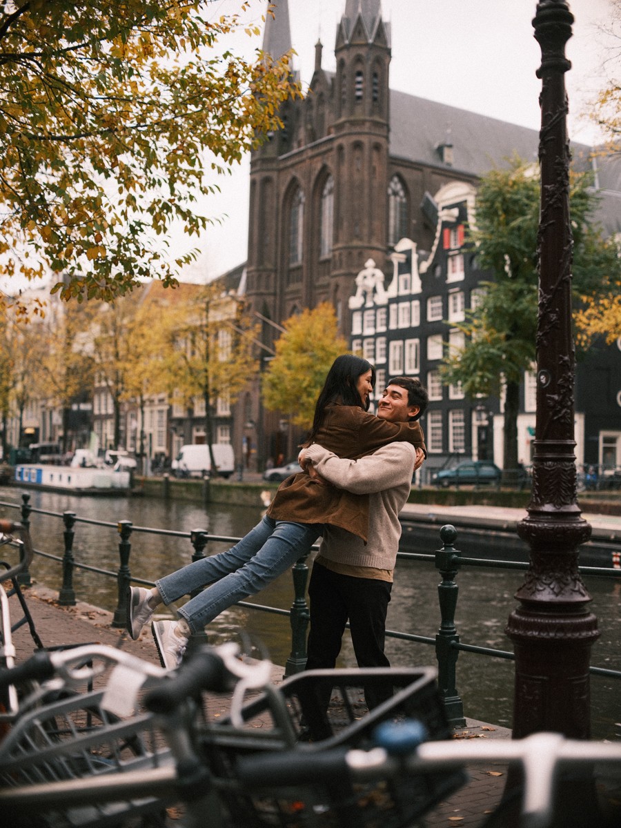 Timeless Proposal Photo Session in Best Proposal Spot in Amsterdam