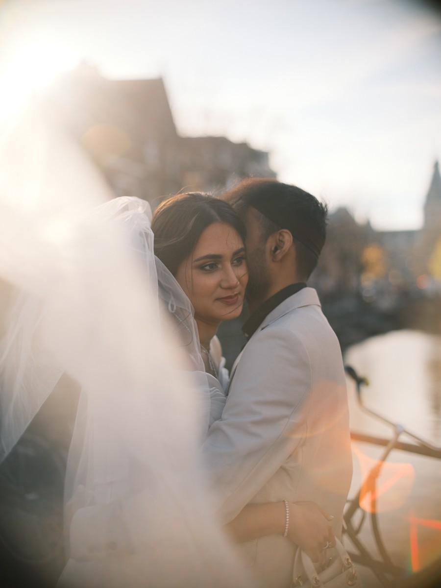 Compelling Bride and Groom Wedding Photoreportage