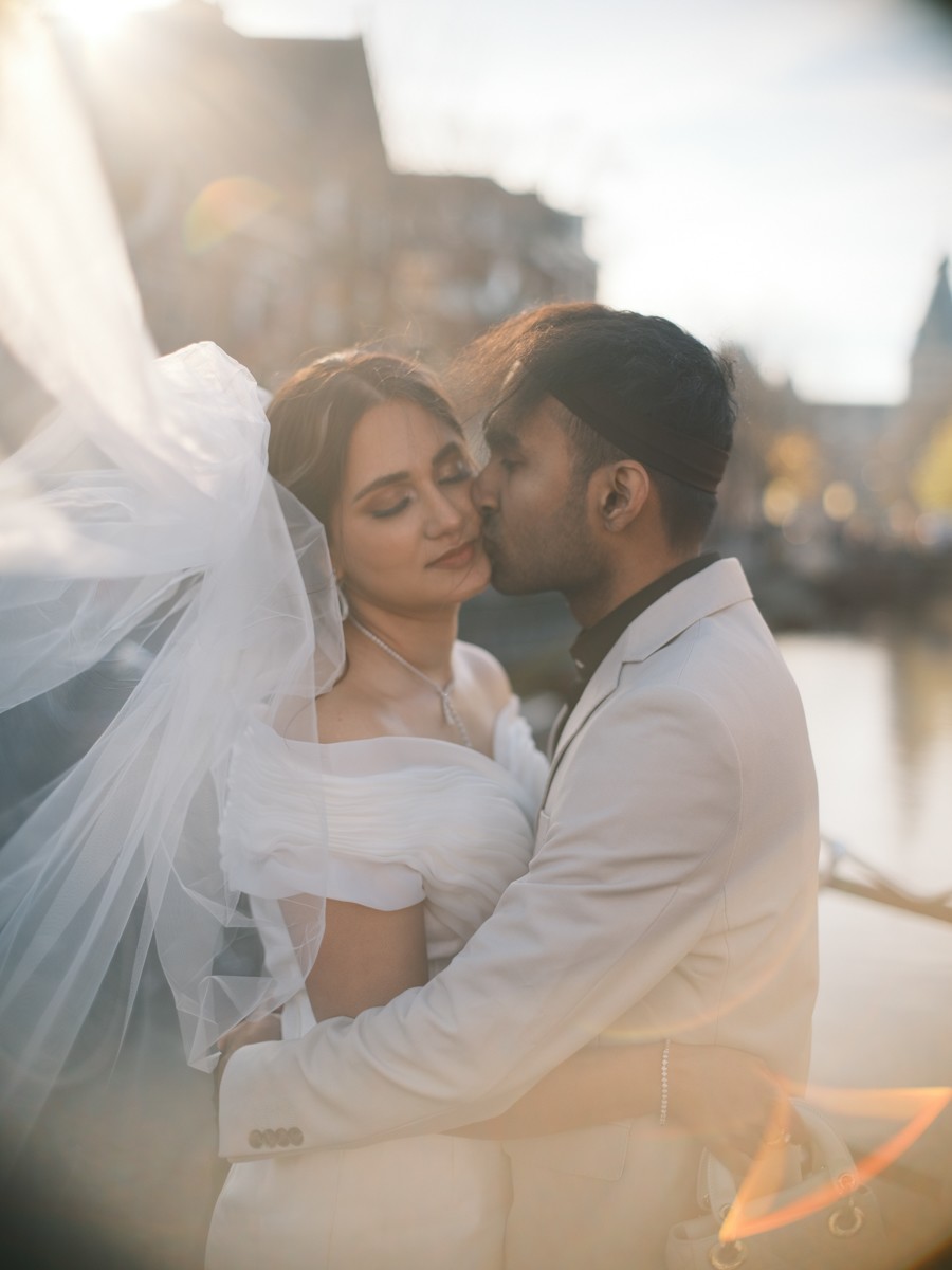 Amsterdam Canals Wedding Photography Session