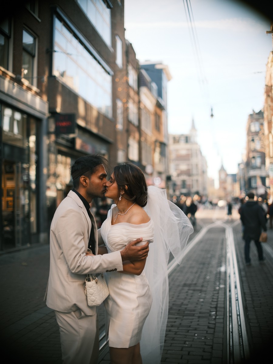 Bride and Groom Photowalk in Amsterdam
