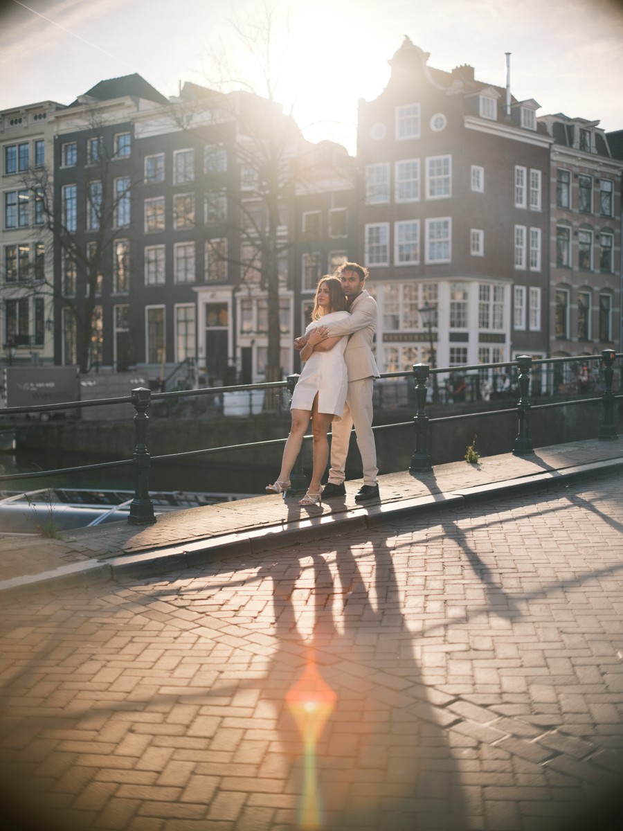 Romantic Bride and Groom Wedding Pictures