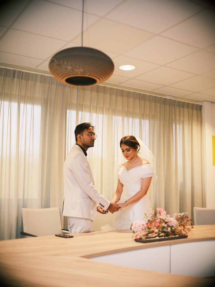 Creative Bride and Groom Wedding Photos in Amsterdam