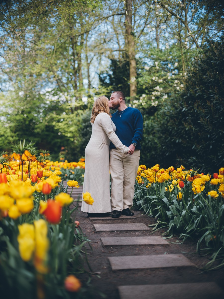 Romantic Couple Loveshoot in Blooming Tulip Fields